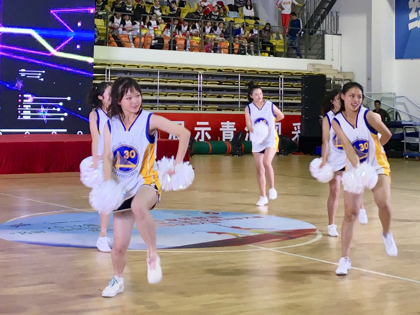 健身操比赛_上海市社区健身操大赛_健美操拉拉队表演视频