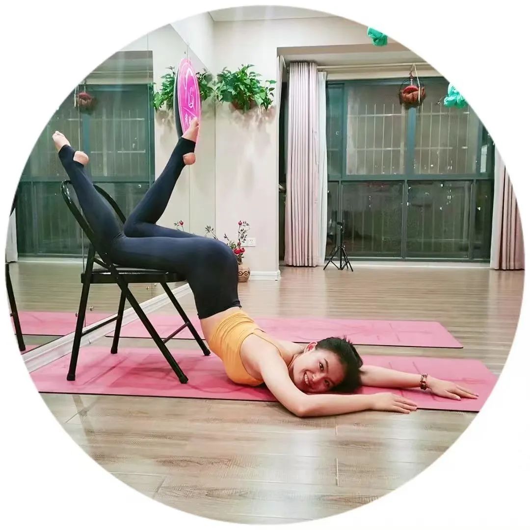 开yun体育官网入口登录体育 瑜伽练习‖一把椅子10分钟缓解上班族久坐办公的不适