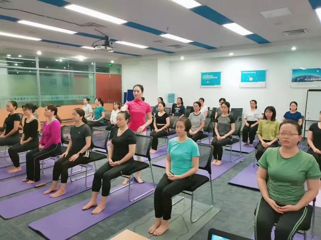 髋关节训练椅_髋关节训练器的适应症_髋关节训练椅说明书