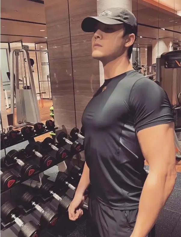 戴手套健身的坏处_健身戴不戴手套_戴手套健身的好处