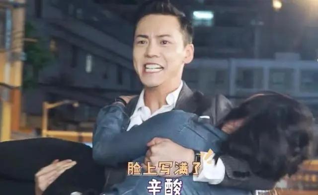 健身戴不戴手套_戴手套健身的坏处_戴手套健身的好处