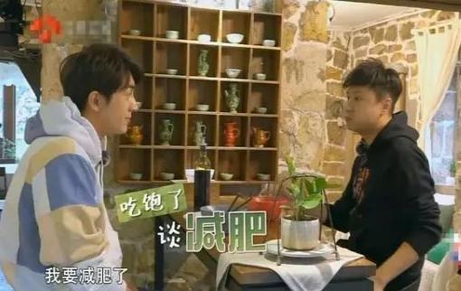 健身戴不戴手套_戴手套健身的坏处_戴手套健身的好处