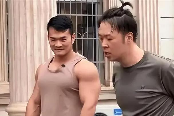 戴手套健身的坏处_健身戴不戴手套_戴手套健身的好处