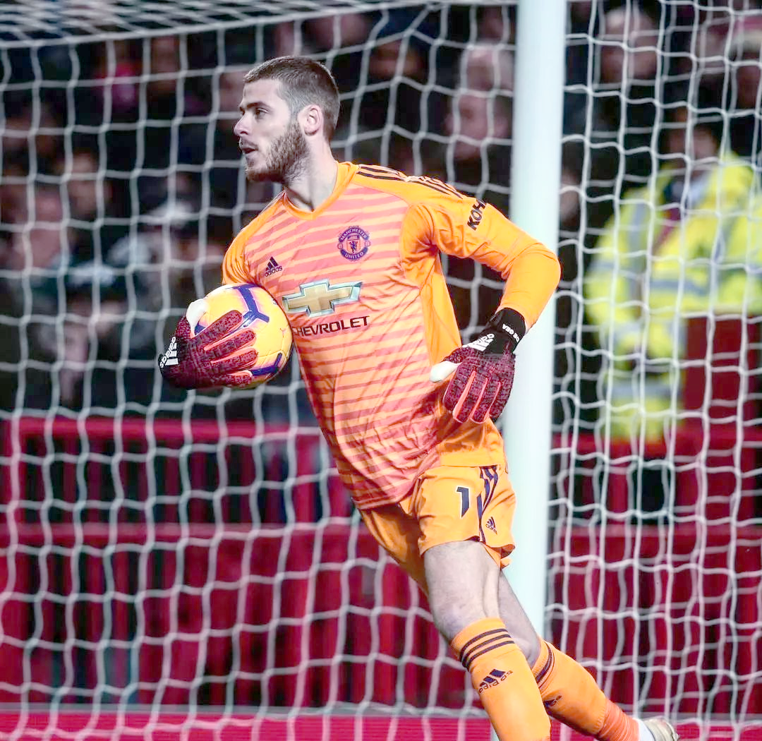 开yun体育官网入口登录app 阿迪达斯守门员手套，球员版装备细节解析