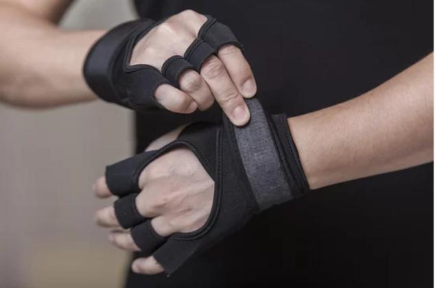 运动服选择_健身手套样式_健身装备清单