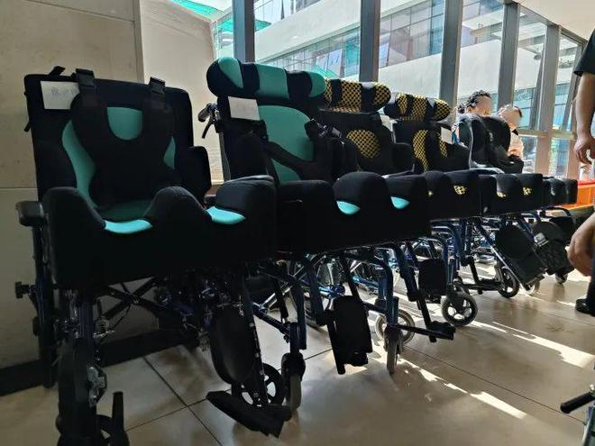 佩梅病儿童轮椅捐赠_杜氏肌营养不良症姿势座椅轮椅_股四头肌训练椅