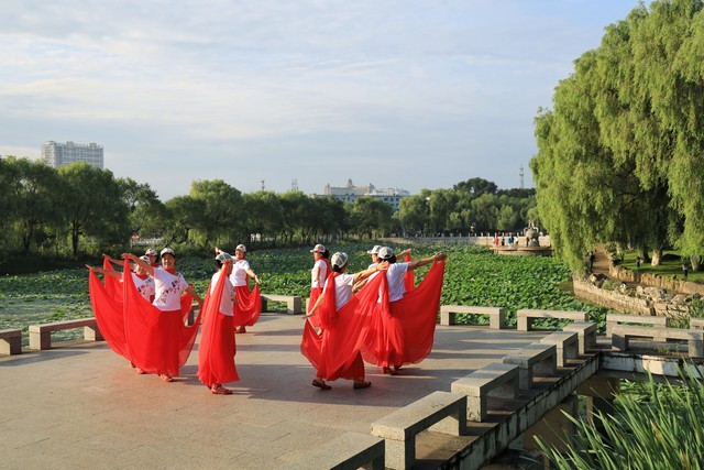 广场舞中老年人社交平台_广场舞中老年人身心健康_中老年广场舞衣服