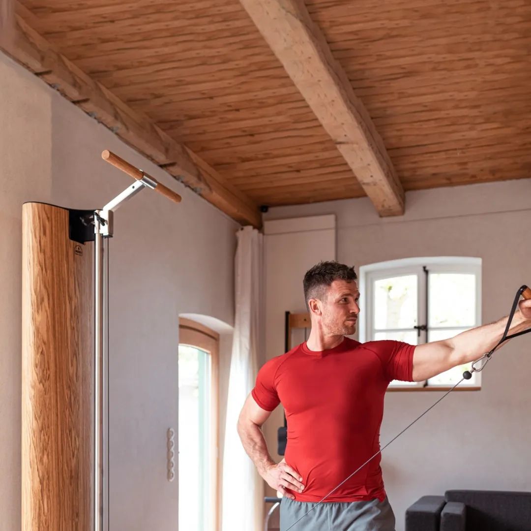 飞鸟训练器训练哪个部位_飞鸟训练器使用图解_大飞鸟综合训练器