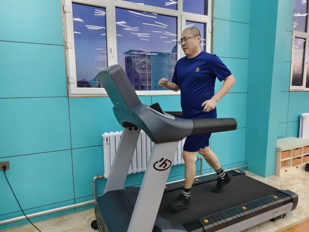 飞鸟训练器使用图解_大飞鸟综合训练器_飞鸟训练器练胸肌