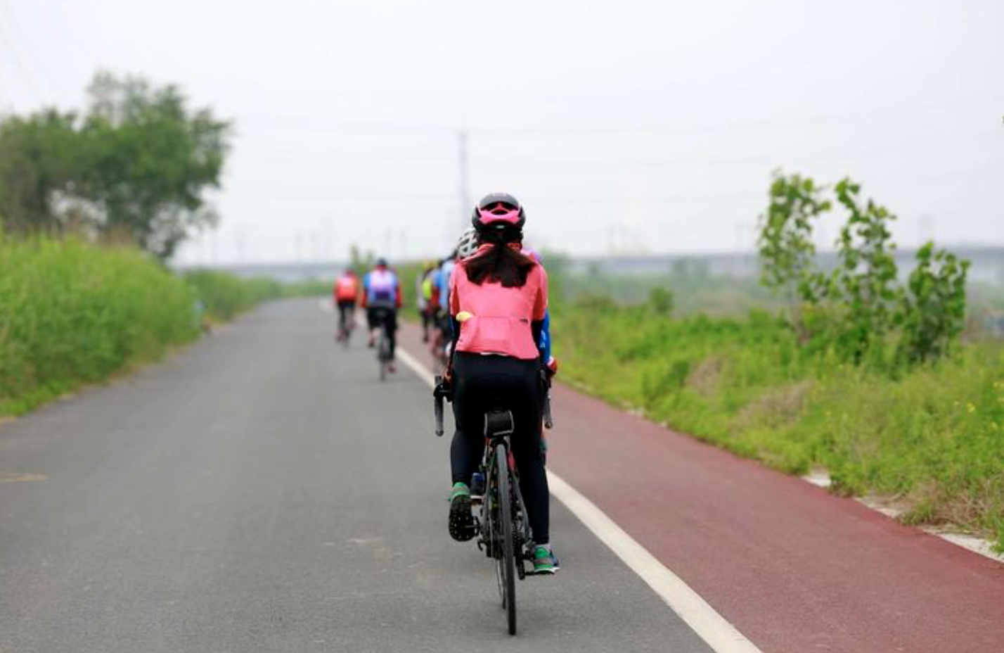 开yun体育app入口登录 新手骑行入门指南，初次骑行适合购买哪些装备？迪卡侬、喜德盛、TREK崔克的公路车/自行车到底哪款更值得入手？