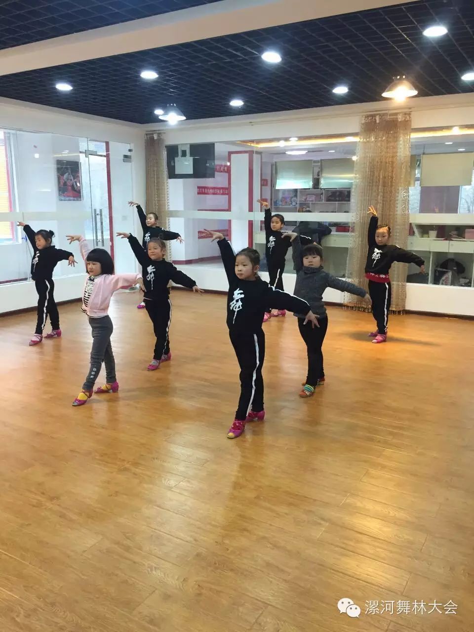 东方卫视春晚舞蹈_东方卫视舞林大会康康_东方卫视舞蹈