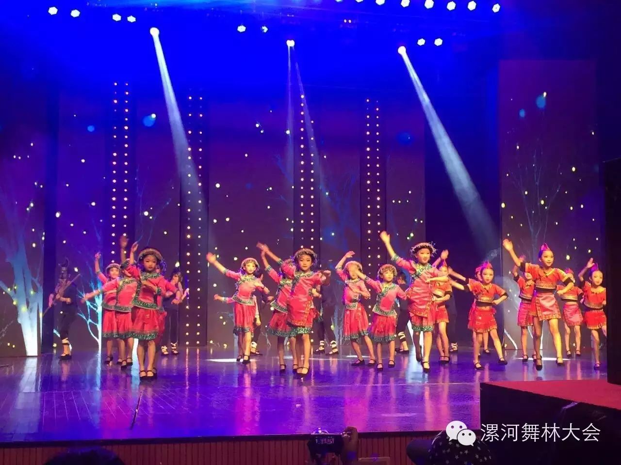 东方卫视春晚舞蹈_东方卫视舞林大会康康_东方卫视舞蹈