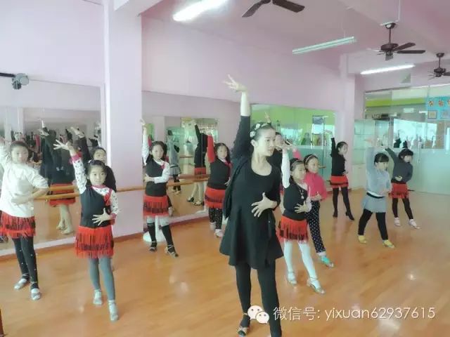 东方卫视舞林大会康康_东方卫视舞蹈_东方卫视春晚舞蹈