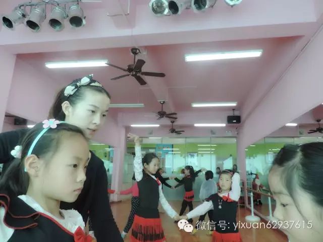 东方卫视春晚舞蹈_东方卫视舞蹈_东方卫视舞林大会康康