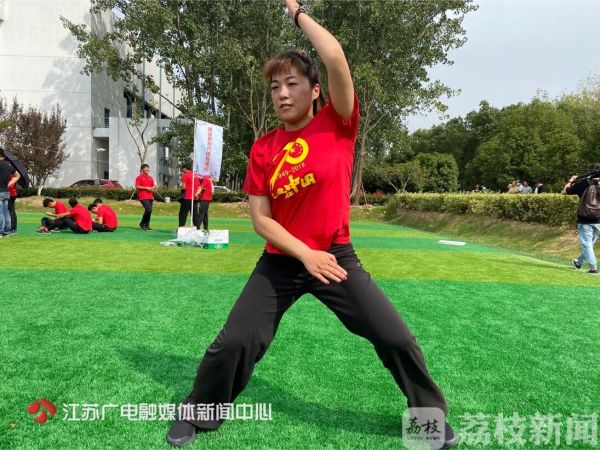 健美舞广场舞_庆祝新中国成立70周年广场舞大赛_武术世界冠军广场舞表演