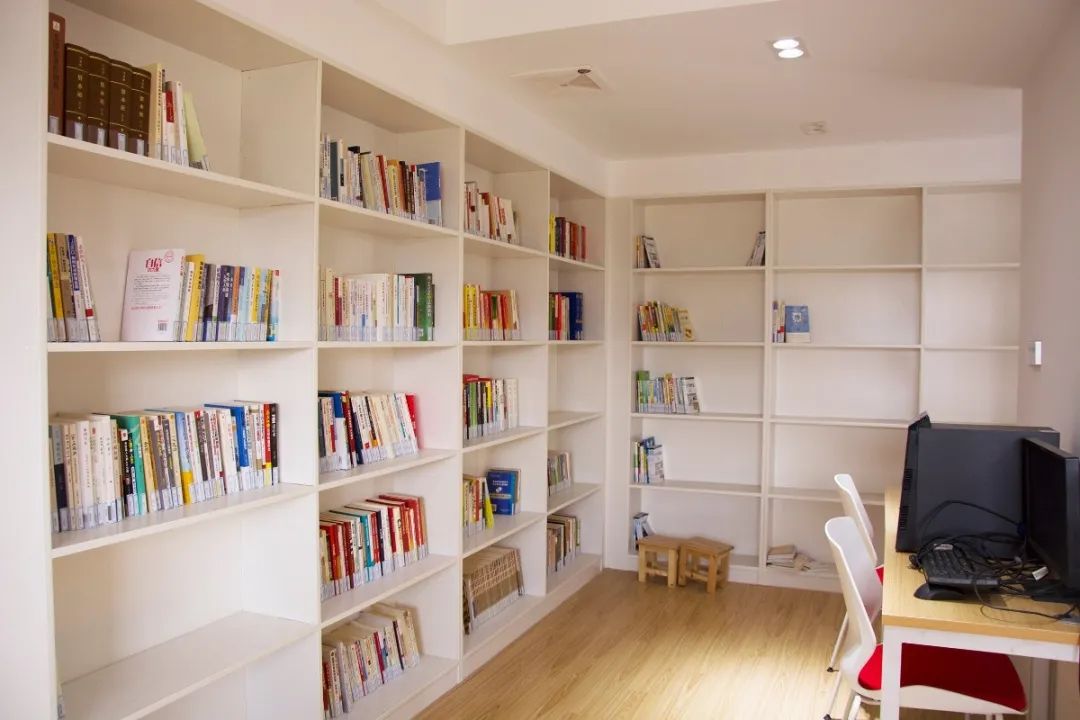 三人站综合训练器功能_三人站健身器材使用图解_三人站综合训练器使用方法