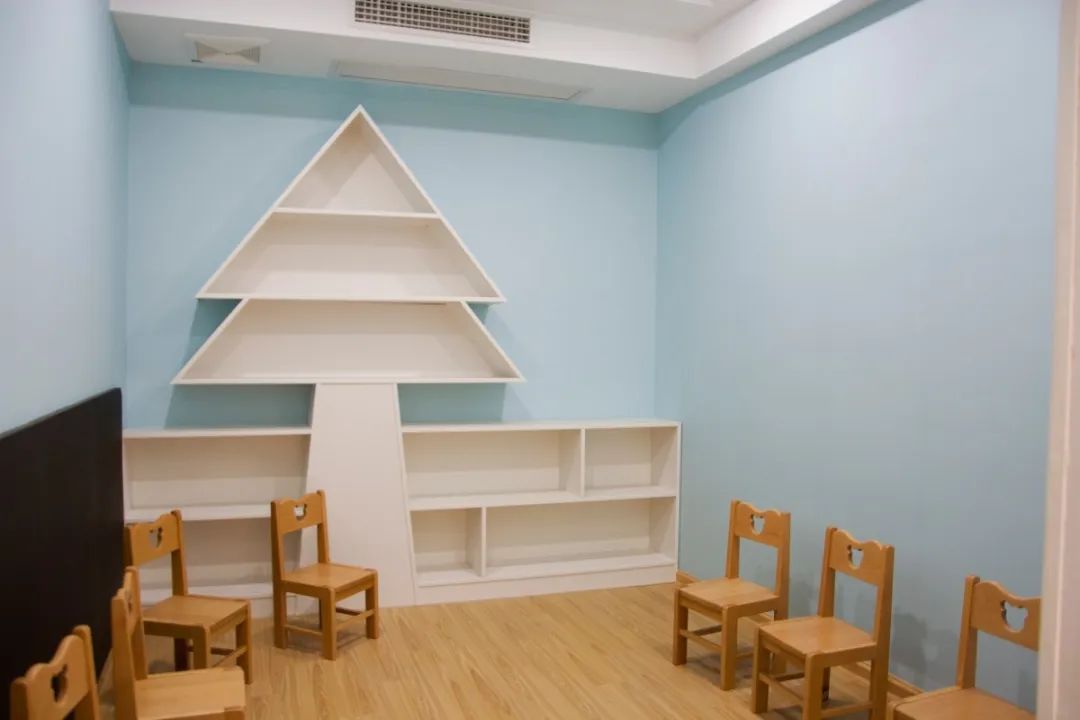 三人站综合训练器使用方法_三人站健身器材使用图解_三人站综合训练器功能