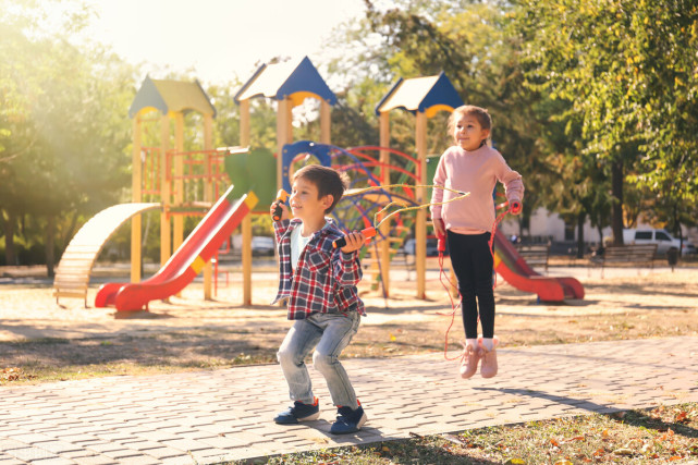 感统训练单腿椅_感统训练单脚站立_椅子练腿