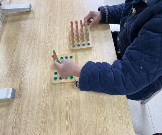 感统训练单腿椅_感统课独脚凳的目的_感统训练坐独角椅