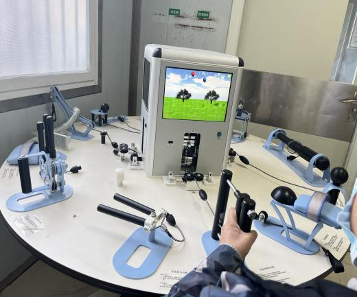 感统训练坐独角椅_感统训练单腿椅_感统课独脚凳的目的