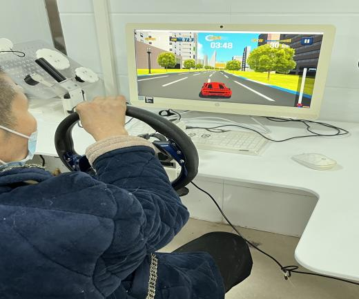 感统课独脚凳的目的_感统训练单腿椅_感统训练坐独角椅