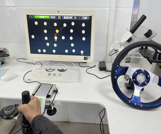 感统训练单腿椅_感统训练坐独角椅_感统课独脚凳的目的