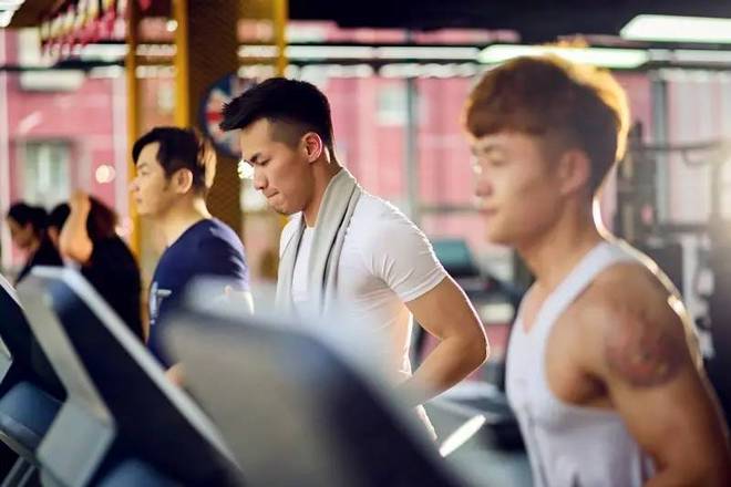 wnq跑步机使用说明书_跑步机正确使用方法_跑步机错误示范