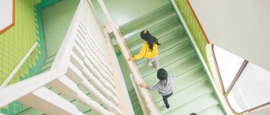 感统训练坐独角椅_感统训练单腿椅_感统课独脚凳的目的