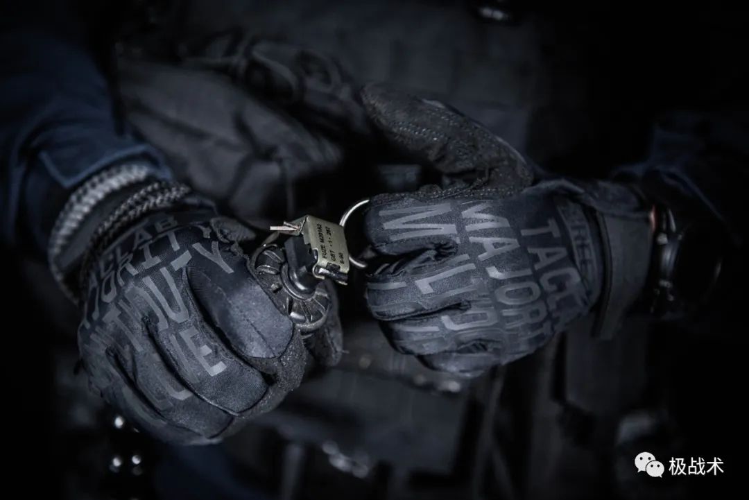 战术手套_专业健身手套_透气夏季手套