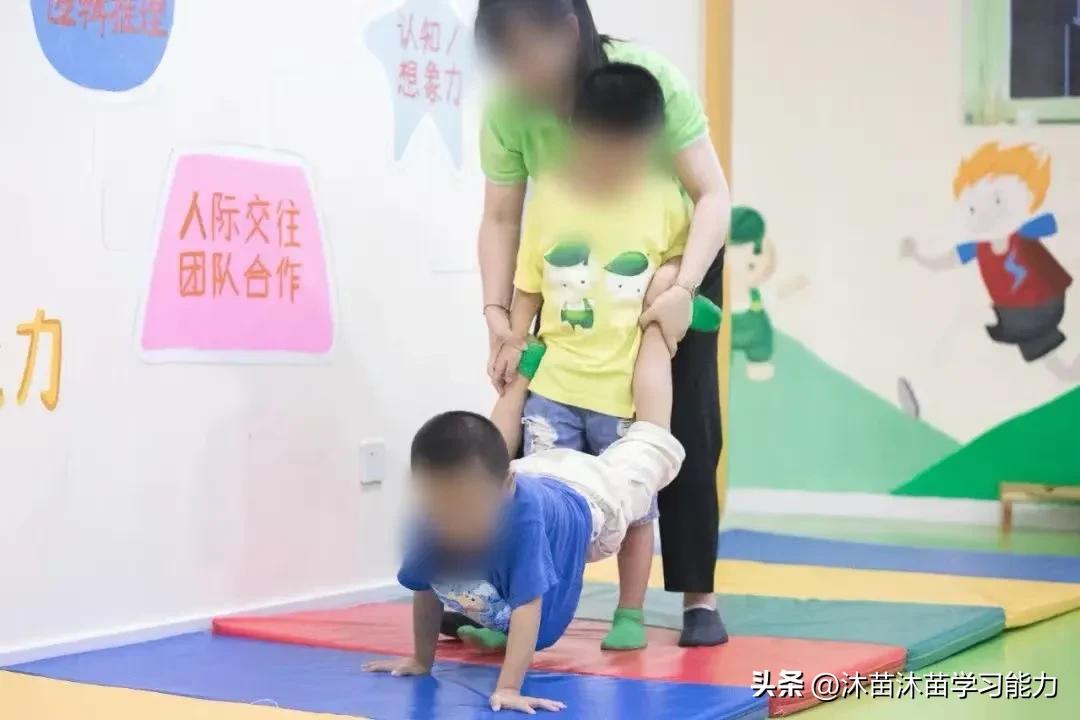 感统训练效果不佳原因_如何进行有效的感统训练_感统训练单腿椅