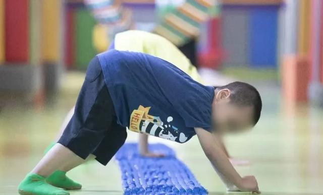 sensory系统升级训练_AIVR感统训练方法_感统训练单腿椅