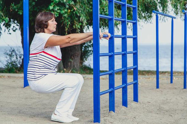 股四头肌训练椅注意事项_股四头肌训练椅安装视频_股四头肌训练椅