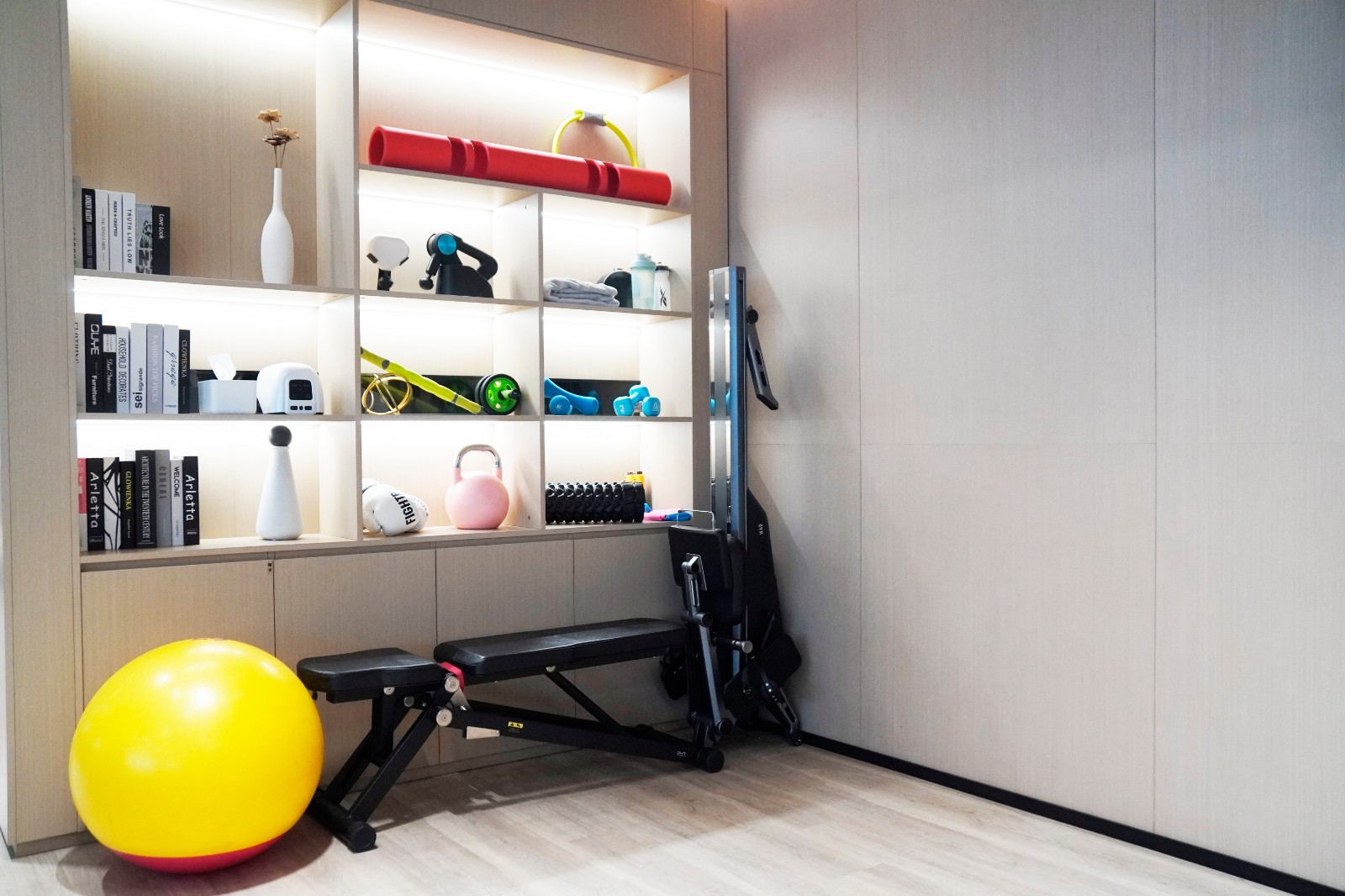 家庭健身房配置攻略_五站综合训练器_力动康体健身器材推荐