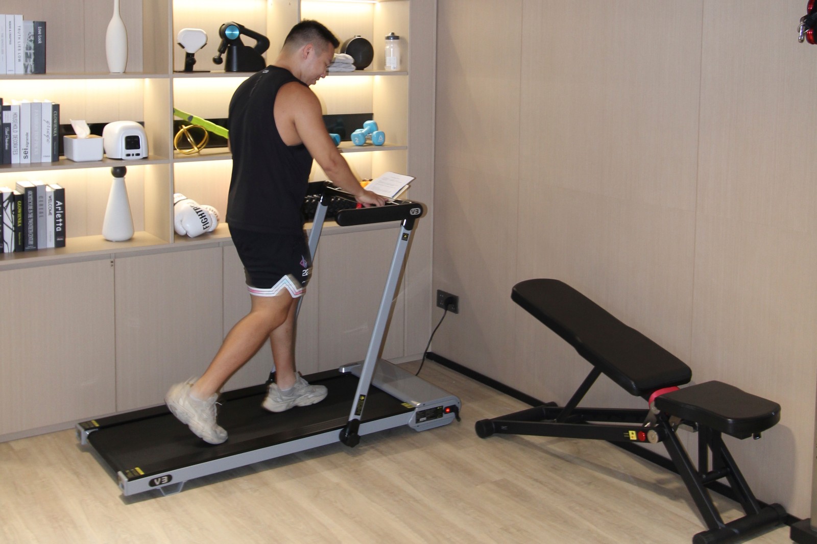 家庭健身房配置攻略_力动康体健身器材推荐_五站综合训练器