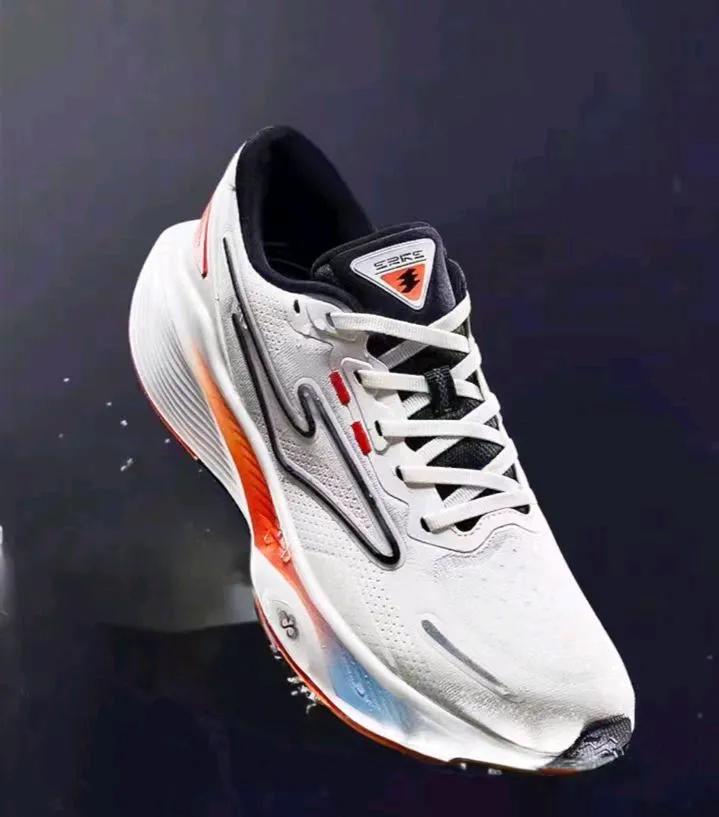 国产跑鞋推荐_特步两千公里3代评测_国产跑步机什么牌子的好