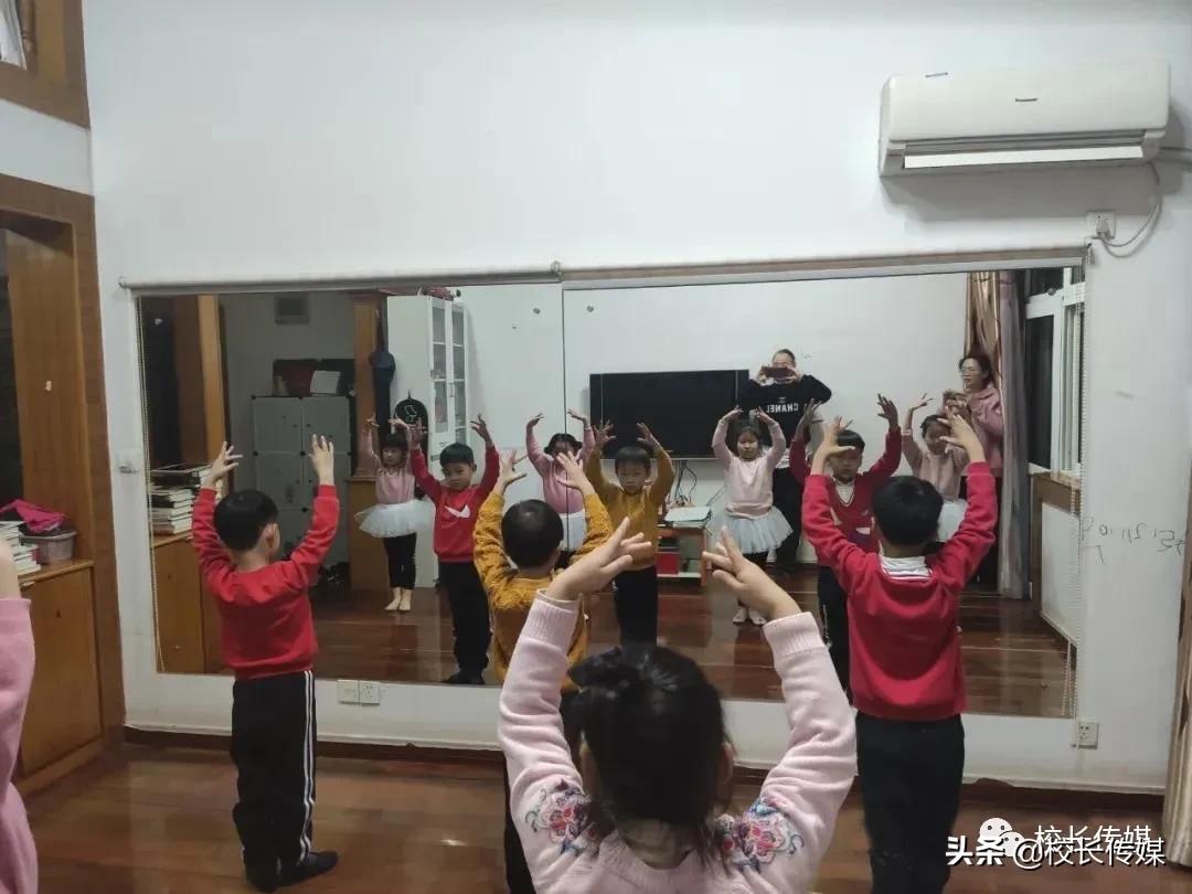 感统训练单脚站立_椅子练腿_感统训练单腿椅