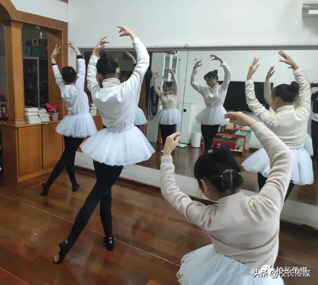 椅子练腿_感统训练单脚站立_感统训练单腿椅