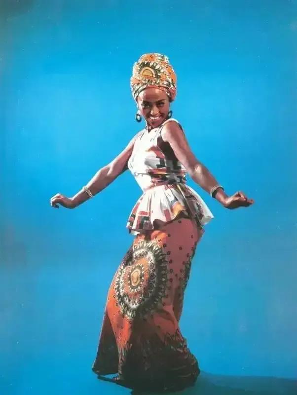 金花歌曲年龄_永远的紫金花歌曲_五朵五朵金花歌曲