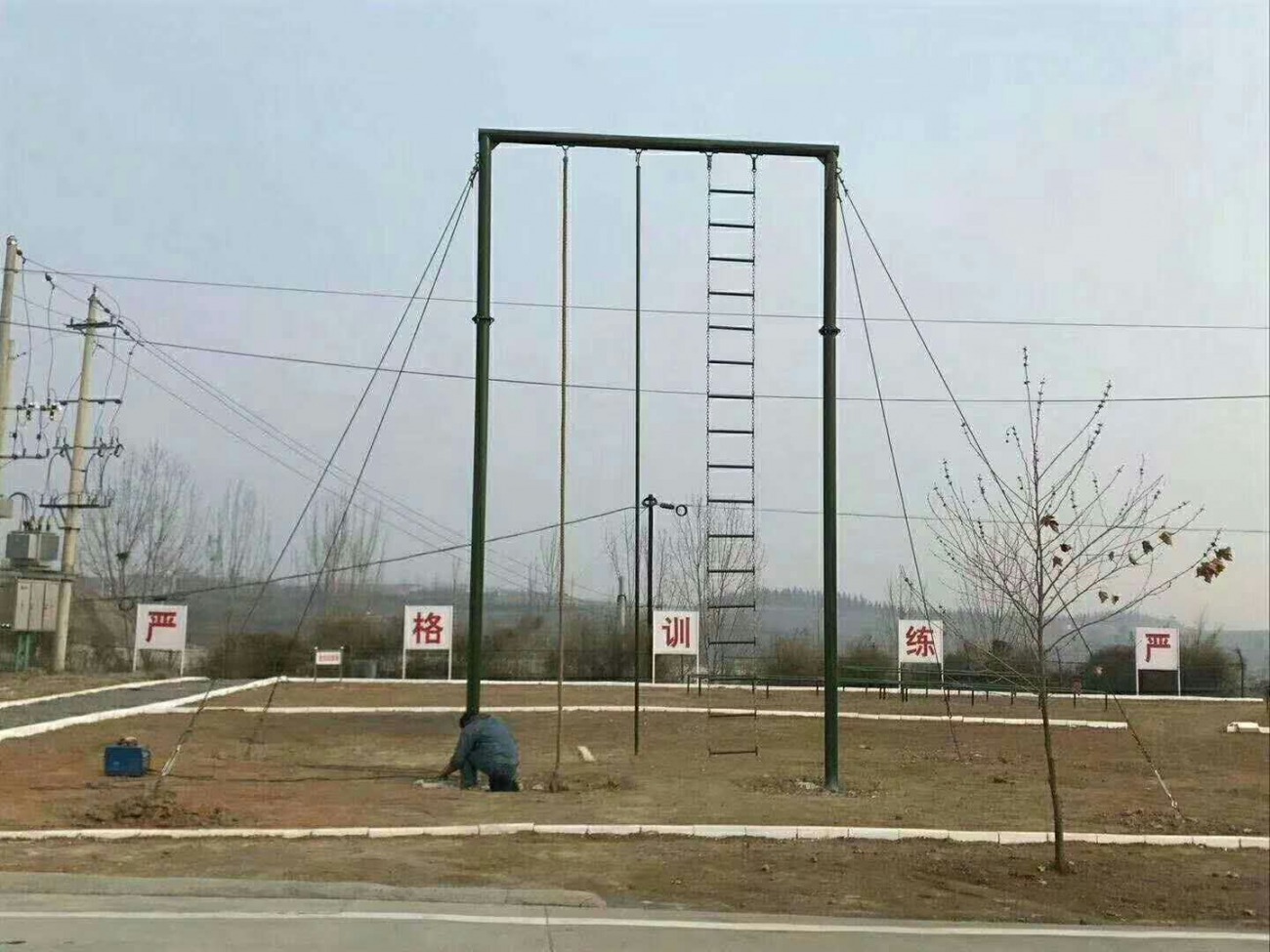 力量组合训练器,体能综合训练器材,卧推架