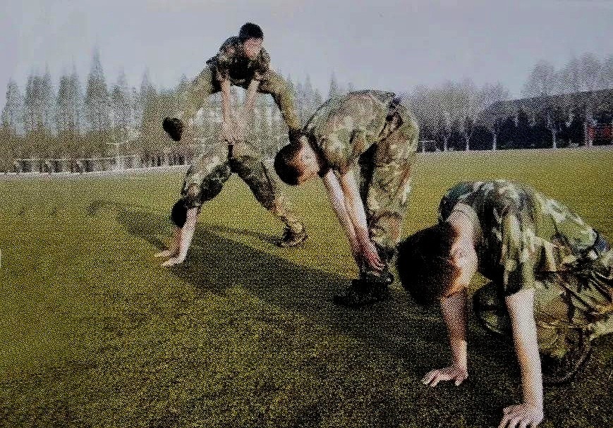 室内外场景体能训练_侦察兵体能训练法_北京综合训练器