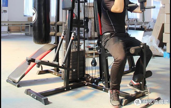 综合训练器材使用视频_综合训练器怎么使用_训练器的使用方法