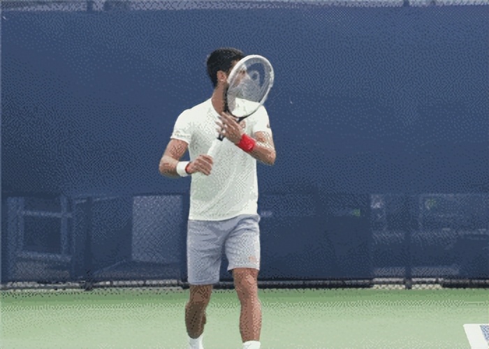 股四头肌训练椅_35岁深蹲抗衰_深蹲改善骨密度