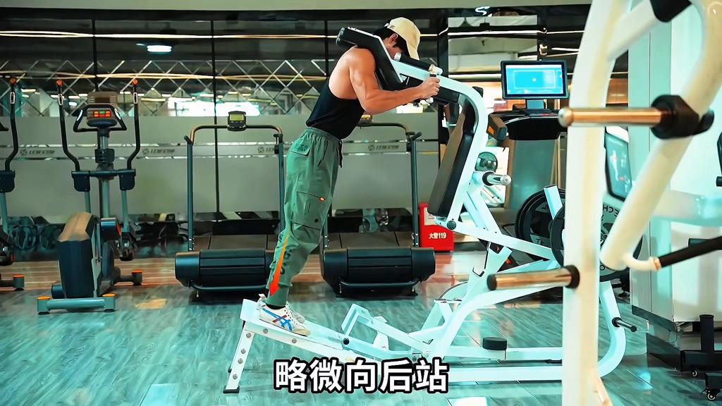 健身房器械教学大全臀腿篇_固定器械使用教程_股四头肌训练椅