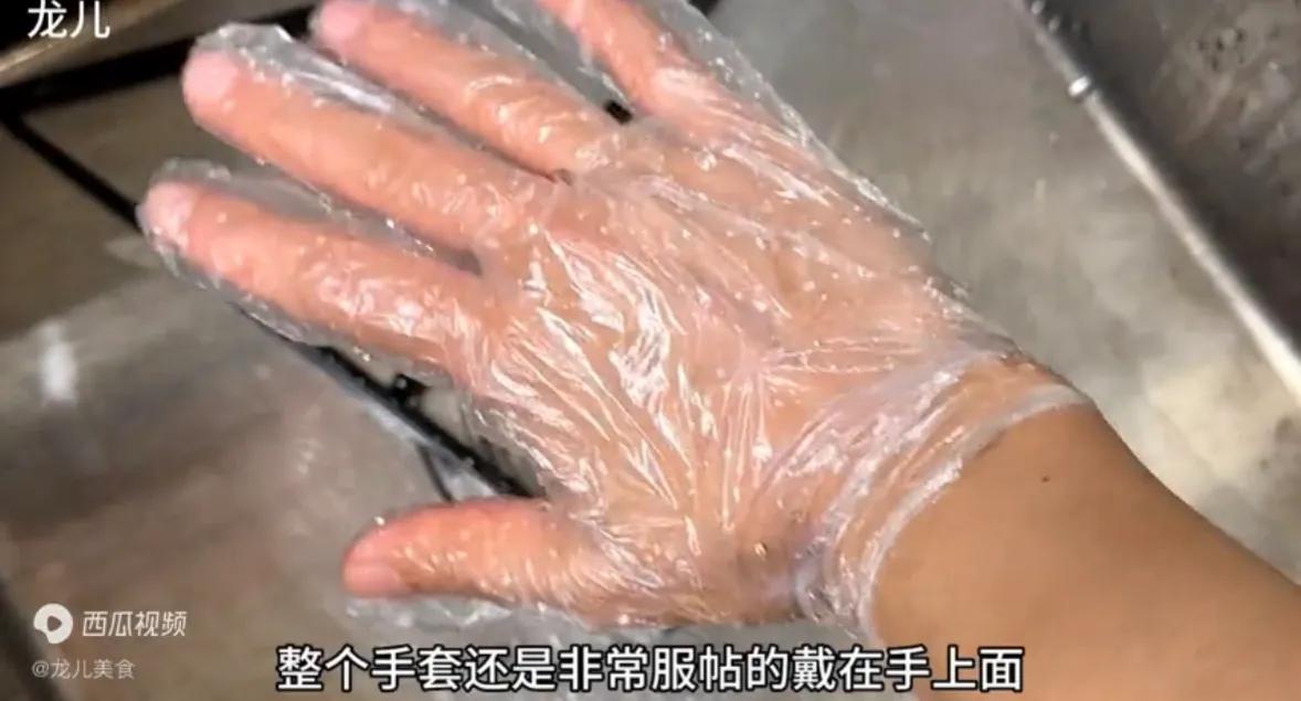 如何让一次性手套更服帖_一次性手套正确戴法_健身手套紧的好处