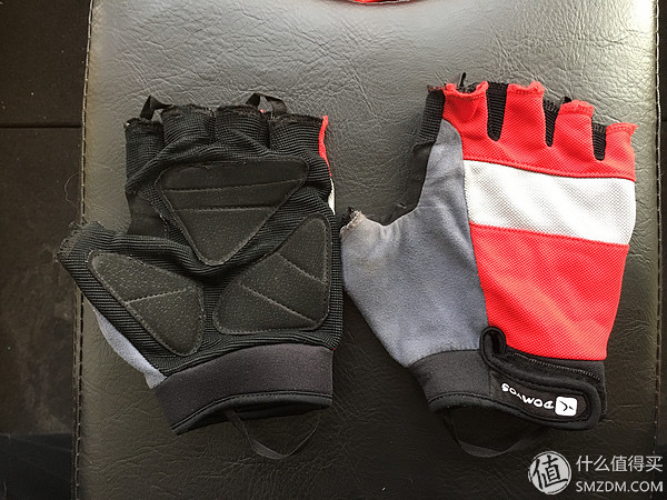 开yun体育app官方下载入口 我的家庭健身设备：哑铃&深蹲架&握力带等