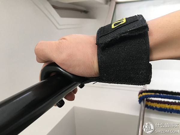 健身手套有味道_健身手套臭了_手套味大有毒吗