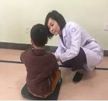 感统训练单脚站立_感统训练单腿椅_椅子练腿