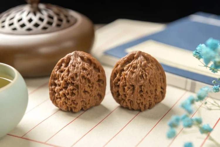 带手套健身护腕怎么戴_健身手套带不带护腕_带手套健身护腕有用吗