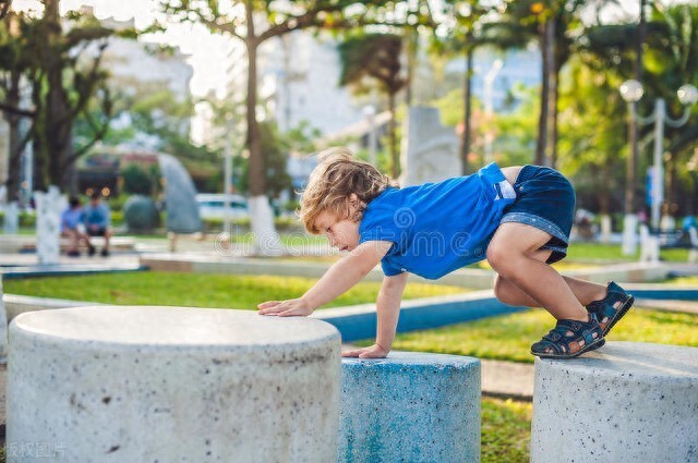 开yun体育官网入口登录体育 3个游戏让孩子变运动小天才！在家就能练出超强平衡力