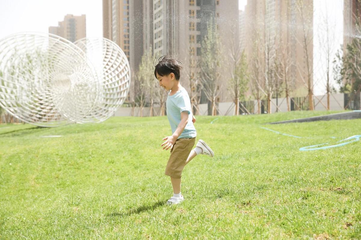 平衡力训练_感统训练单腿椅_捡黄豆平衡游戏